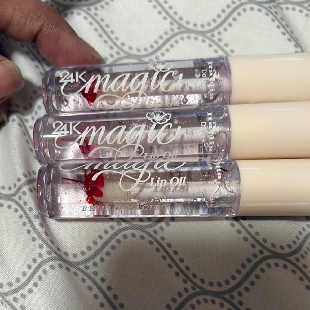 Magic Red Lip Gloss Shimmer